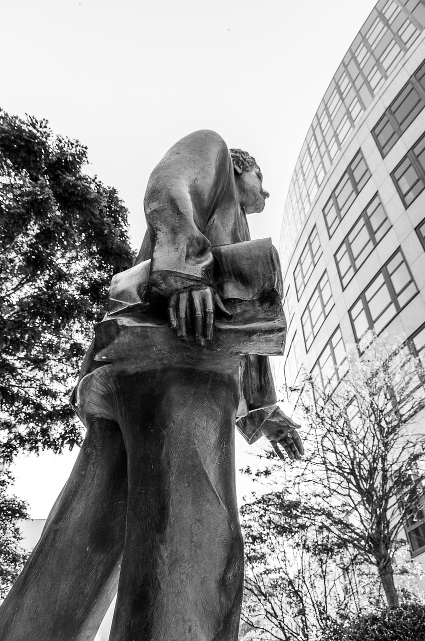 サラリーマンにおすすめの寝返りがしやすい高反発マットレスの評判は？